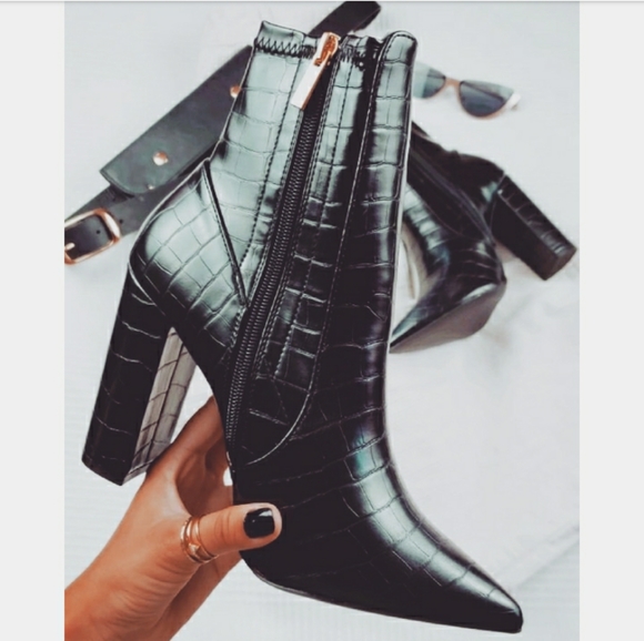 🆕️The New York//black croc print boot - Picture 2 of 7